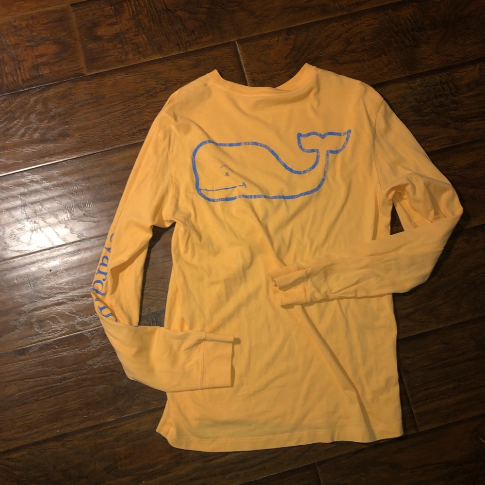Vineyard vines tee
